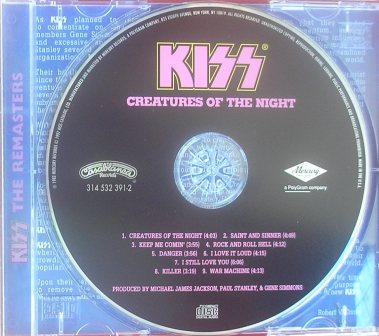 No cd da edição remaster - o padrão original em azul e rosa